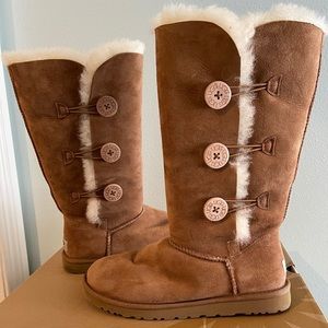 UGG Bailey Button Triplet Boot - Perfect Condition